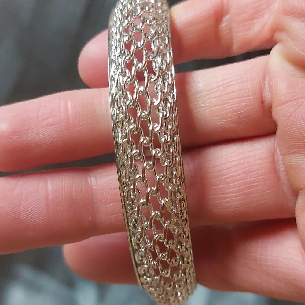 Silver bangle - Picture 1 of 4
